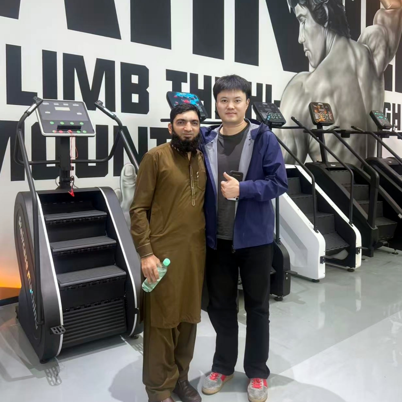 yingruis Fitness Equipment Technology Co., Ltd. Kasil Rampungake Urutan 30 Treadmill Melengkung kanggo Pelanggan Pakistan